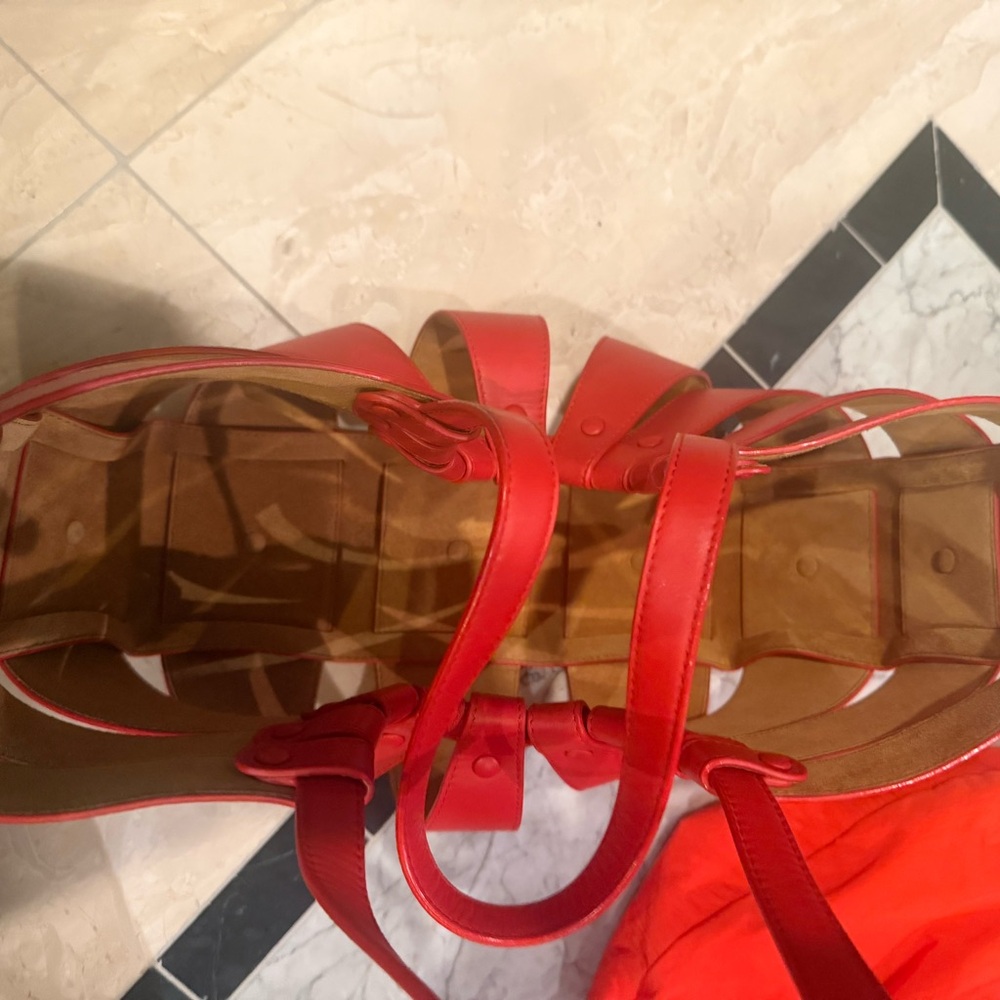 New - Bottega Veneta
Chili Tomato Calfskin Leather Large Shell Bag - Picture 7 of 17